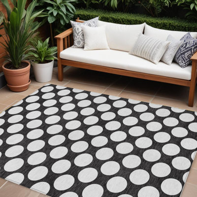 Tapis intérieur / extérieur lavable à pois noir et ivoire HomeRoots 9 pi x 12 pi