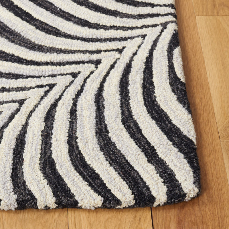 Betthezul Hand Tufted Wool And Cotton With Latex Abstract Rug, Rectangle 5' x 8'