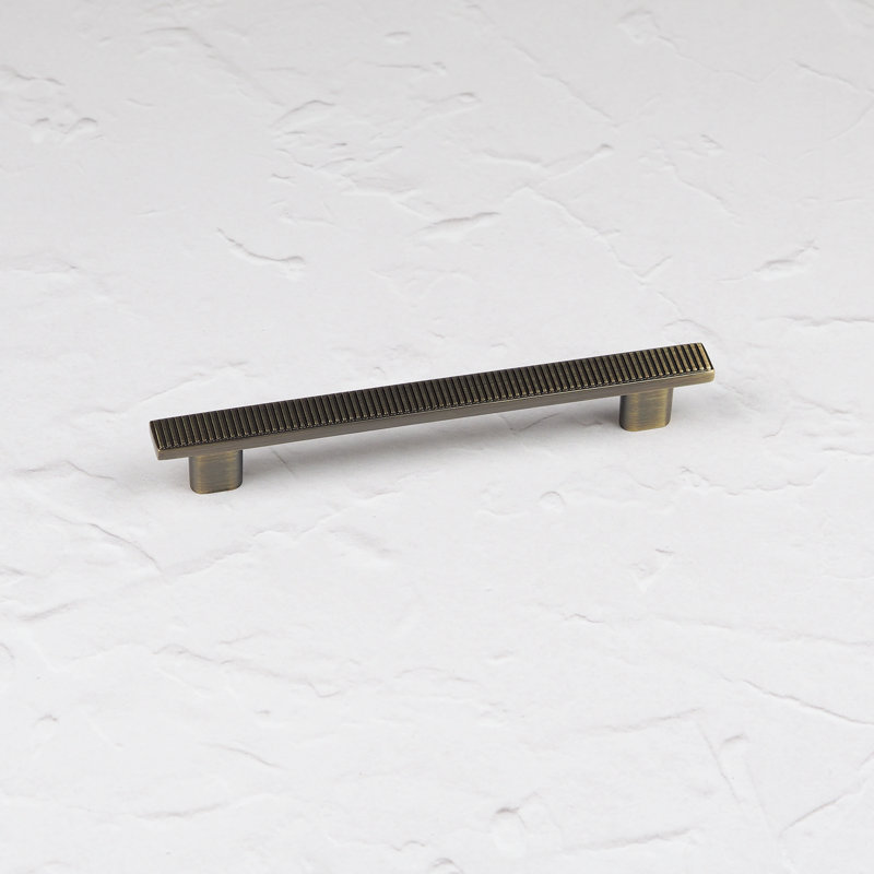 Antique Brass Ribbed Handle Collection & Coordinating Knobs, 128mm Handle