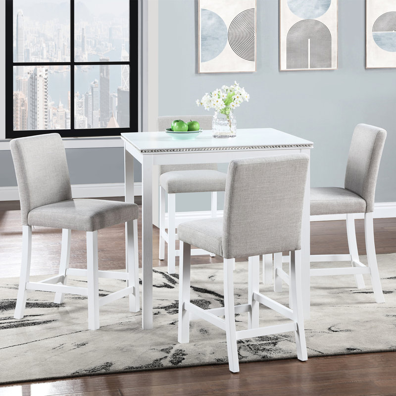 Élégante table de salle à manger à 5 comptoirs en blanc. Table carrée avec décoration en cristal. Bois massif et construction blanche 5 pièces Nuance. Garniture.