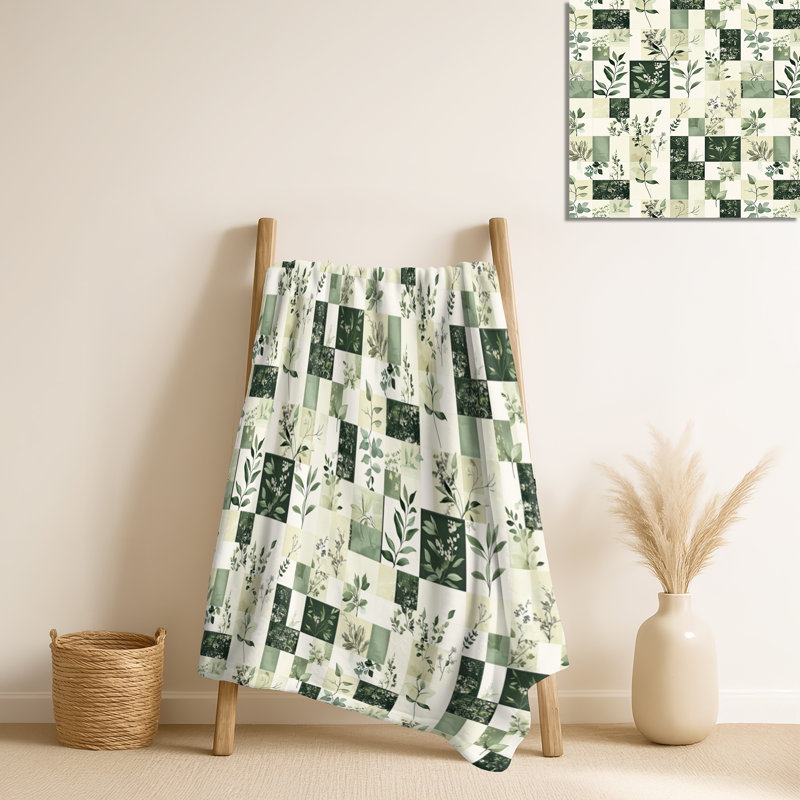 Courtepointe Meadows III - Patchwork Cozy