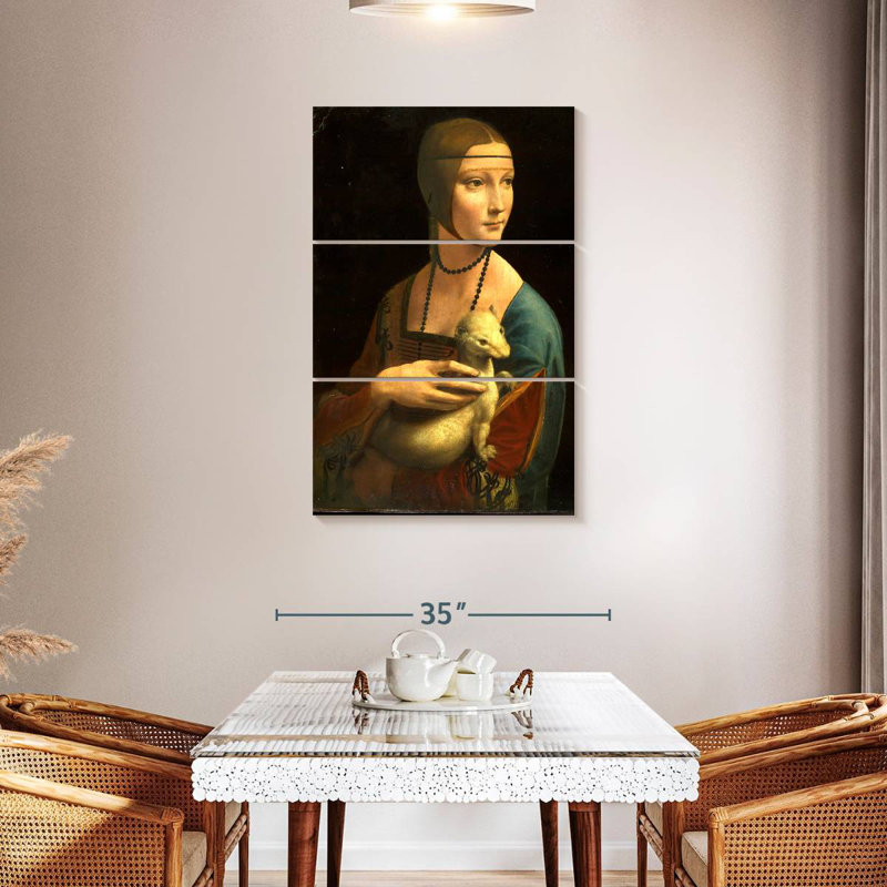 Leisha avec un portrait d'hermine, H 57 po x l 36 po