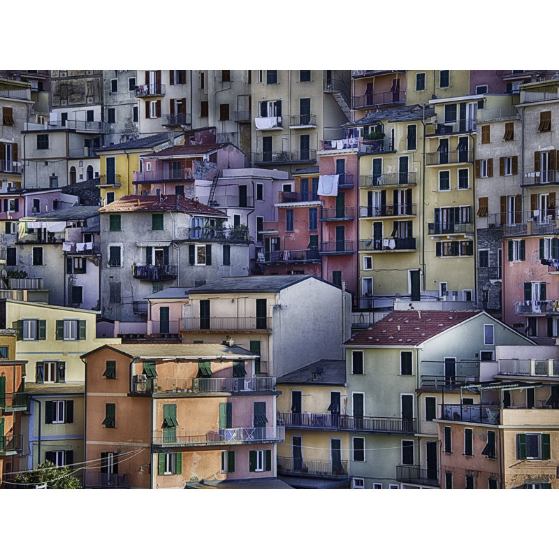 Manarola par Harold Davis - photographie, H 25,25 po x l 31,25 po, Papier avec cadre noir