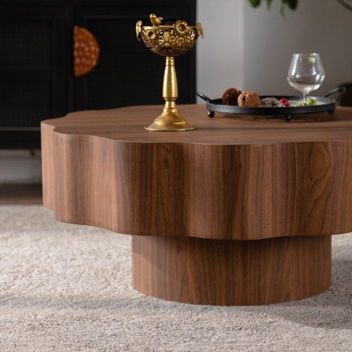 Table basse à rebords festonnés 31,5 po avec finition grain de bois de noyer et assemblage facile