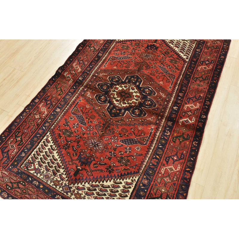 Tapis rouge unique 4 pi 5 po x 6 pi 9 po One-of-a-Kind