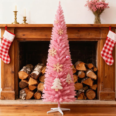 Arbre de Noël mince avec des bouts réalistes et un support en plastique