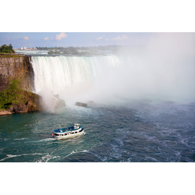 " Niagara Falls And Tour Boat "