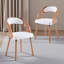 Chaise rembourrée avec structure en bois-439279394-468840567