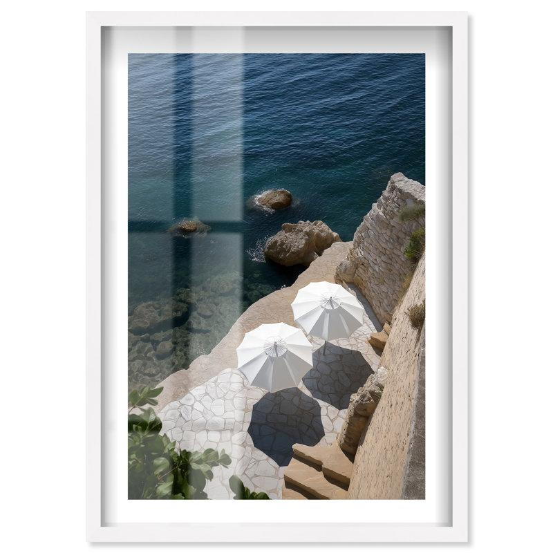«Cliffside Umbrella I Shadowbox» par Notoriart, H 16 po x l 11 po, Blanc