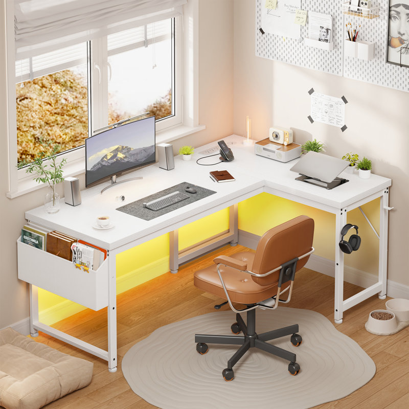 Petit bureau d'ordinateur de jeu en L réversible avec lumières DEL et prises de courant