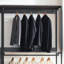 Garde-robe à structure en métal thermolaqué avec grande capacité de rangement