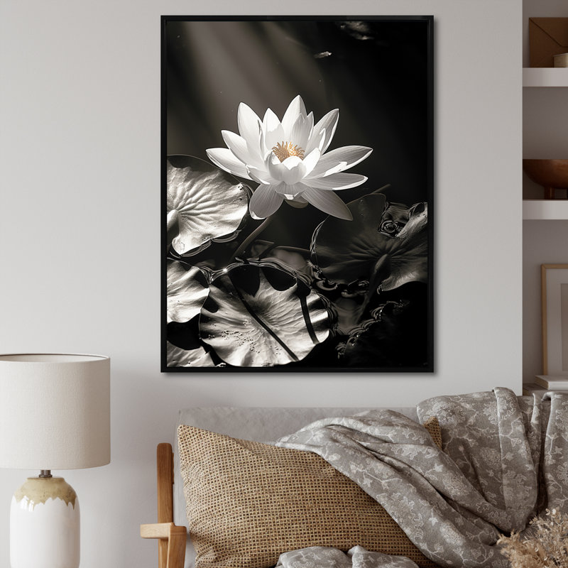 Lotus dans la jungle sur toile, Cadre flottant noir, H 32 po x l 16 po x P 1 po