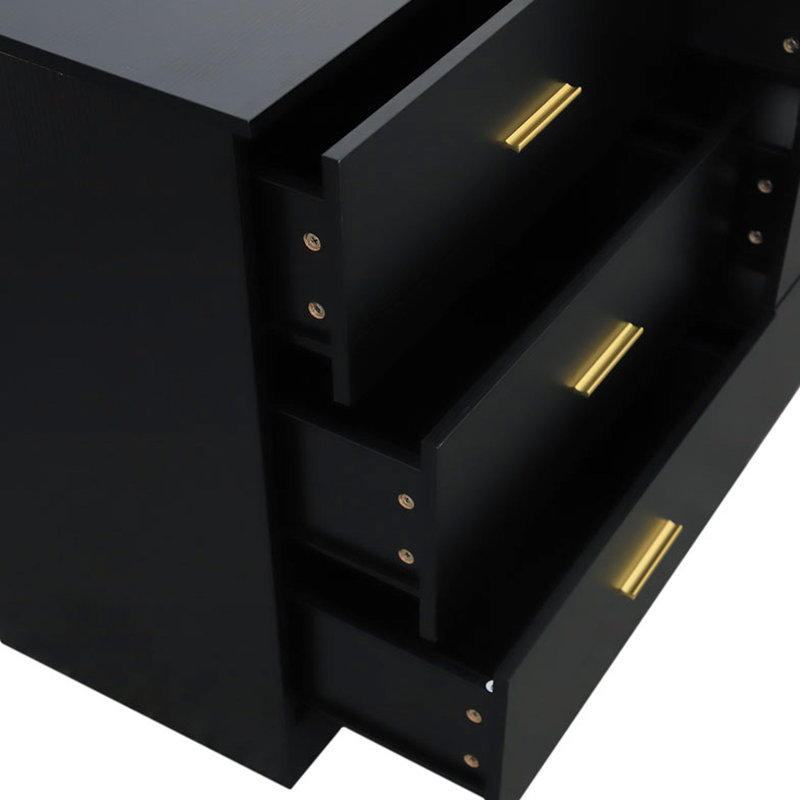 Commode de chambre moderne noire avec 6 tiroirs. Vaste espace de rangement. Construire. Finition brillante. L 15,43 po x H 29,96 po x P 48,59 po. Coffre simple 6 pièces. Rangement disponible. &. Extérieur. 15,43 po