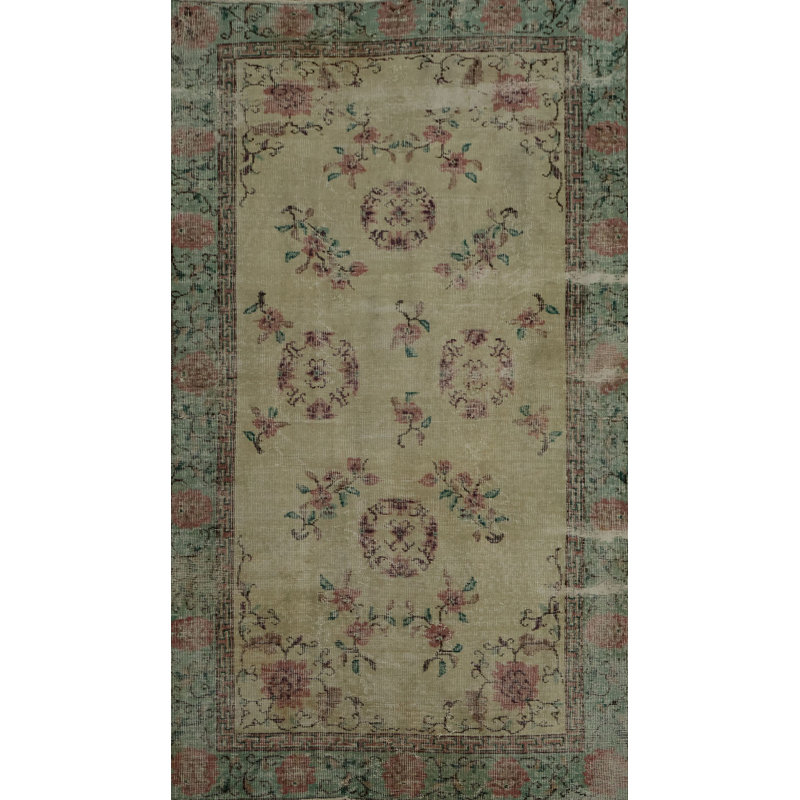 Élégance florale rétro: tapis turc vieilli 4 x 6