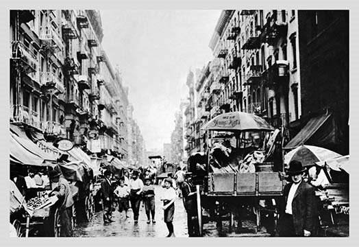 "street market" , reproduction de photo, H 44 po x l 66 po x P 1,5 po