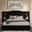 Structure de lit tapissier pour grand lit avec velours, rayures verticales, boutons et lampes de chevet réglables-325606205-326146014