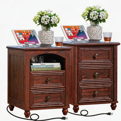 Ensemble de 2 tables de chevet avec station de charge, tables de chevet en bois de ferme avec 3 tiroirs, pieds à colonnes romaines et bases cylindriques pour la chambre à coucher et le salon