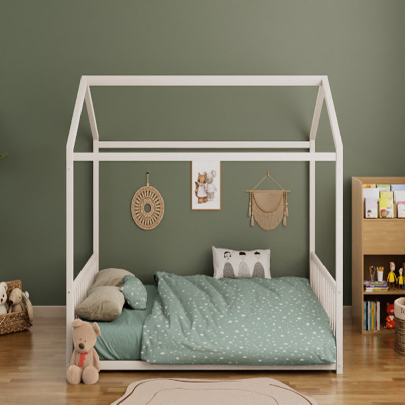 Structure de lit pleine grandeur en métal de style Montessori, forme de maison avec barrières de sécurité verticales pour enfants, assemblage facile, sans lattes, blanc