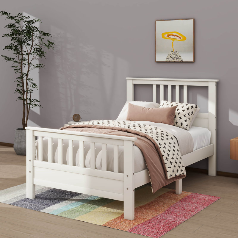 Lit plateforme attrayant en bois avec tête et pied de lit