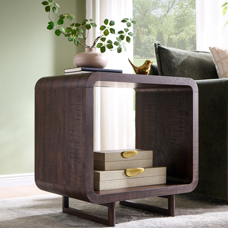 Table de bout moderne 23,6 po, table d'appoint à 2 niveaux avec station de charge et tablette de rangement ouverte, table de chevet simple avec prise de courant