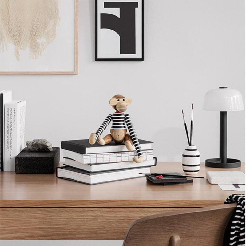Figurine Monkey X Mads Norgaard, H 11 po x l 4,3 po x P 11,4 po