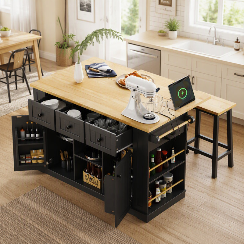 Grand îlot de cuisine de 53 pouces avec 2 tabourets de bar, prise de courant, support de rangement interne pour porte, chariot de rangement pour cuisine sur 5 roulettes avec abattant, 5 supports latéraux ouverts, 3 tiroirs (trois ensembles)