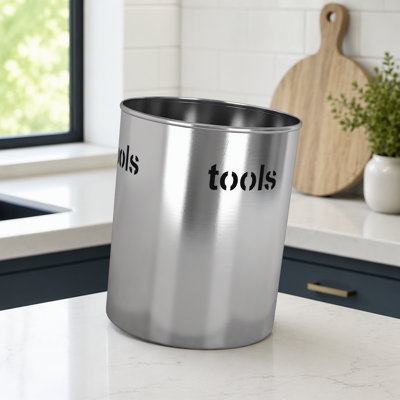 Porte-ustensiles en acier inoxydable brossé avec découpes pour outils, idéal pour les cuisines modernes. Durable et résistant à la rouille.