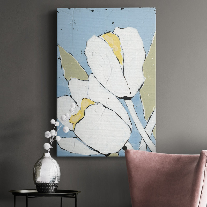 «White Tulip Triptych I», peinture sur toile tendue, H 18 po x l 12 po x P 1 po