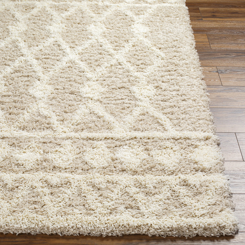 Tapis beige en polyester tissé à la machine Hinsdale, Rectangle 6 pi 7 po x 9 pi 6 po