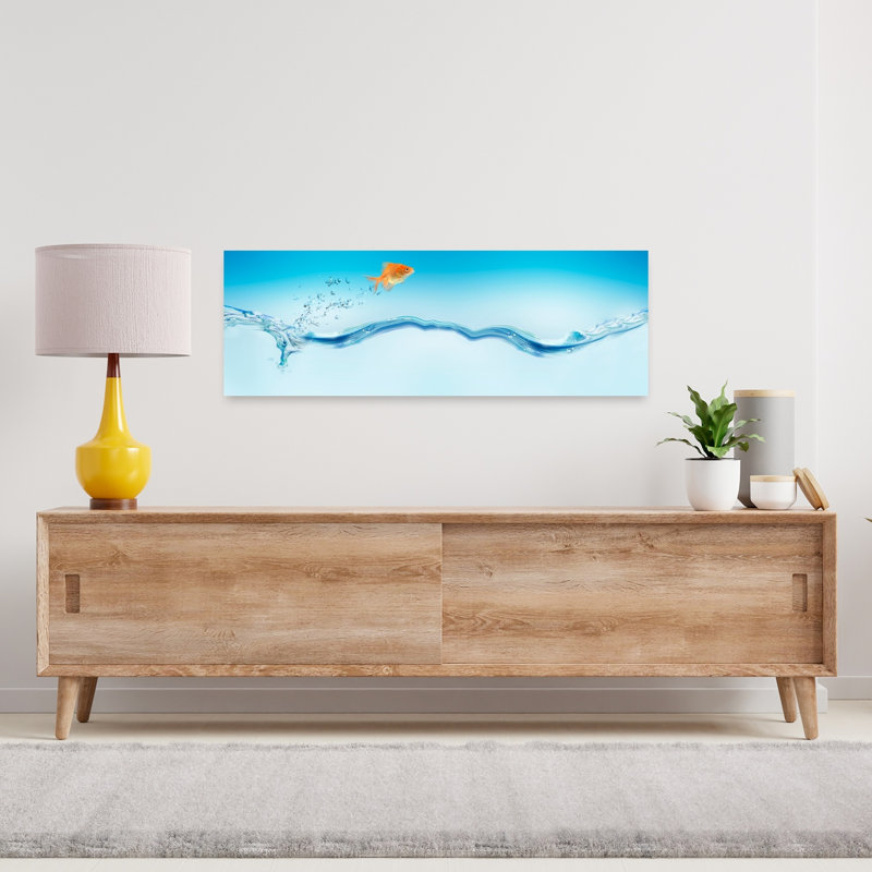 Poisson rouge sautant hors de l'eau, art contemporain de paysage de poisson contemporain, H 12 po x l 36 po