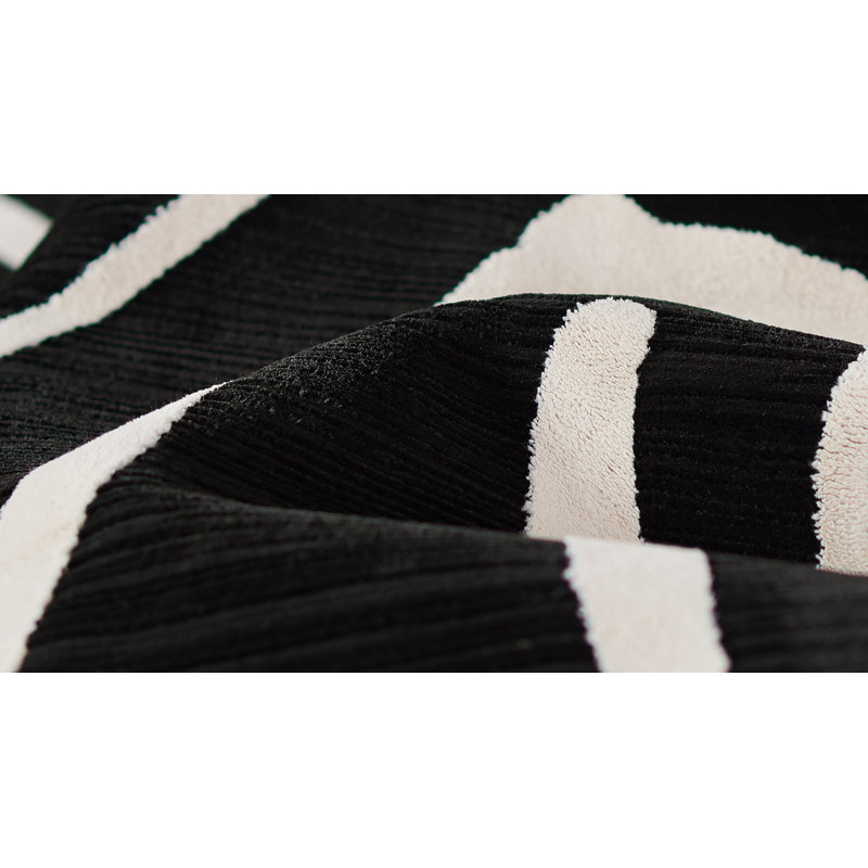 Tapis marocain noir / ivoire Moro, Rectangle 7 pi 10 po x 9 pi 10 po