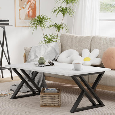 Table basse Table de salon blanche, table de thé rectangulaire simple en faux marbre avec structure en métal noir robuste, table basse industrielle en bois pour bureau à domicile