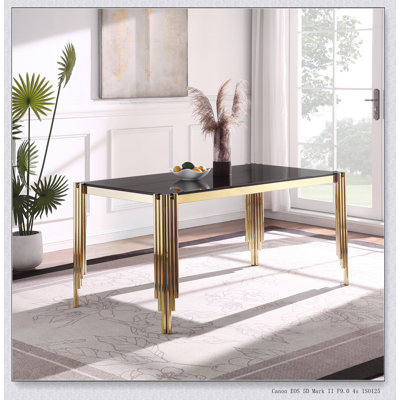 Table de salle à manger rectangulaire en verre de 65 po, plateau en verre trempé et pieds dorés polis, table de style moderne pour la maison et la cuisine. Salle à manger