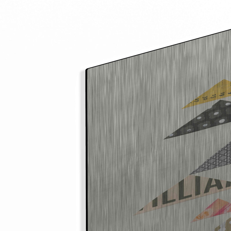 Art mural en métal Corrigan Studio® «Modern Abstract Triangles II» par Courtney Prahl, H 36 po x l 24 po