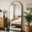 Miroir surdimensionné arqué en métal surdimensionné-543396699-570231710