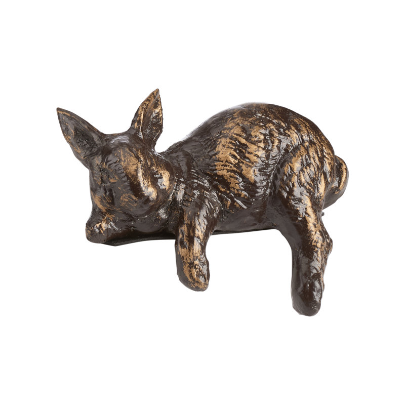 Figurine de lapin au repos