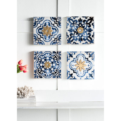 Décoration murale bleue, blanche et dorée, 9,5 x 9,5 po. Encadré pour la chambre à coucher. Complète les motifs modernes. 95% bois de sapin, 5% papier. 5 lb. Bureau. Convient aux intérieurs éclectiques.