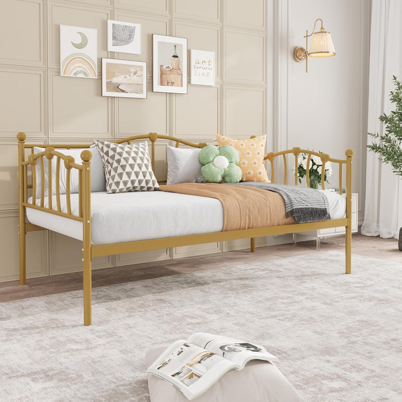 Lit de jour simple, structure de canapé-lit avec décoration en forme de cœur et support en lattes d'acier, peu encombrant, sans sommier, pour appartement, salon, petits espaces, rose