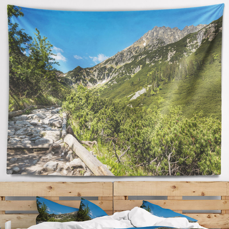 Tapisserie de touriste dans les hautes montagnes, H 68 po x l 80 po