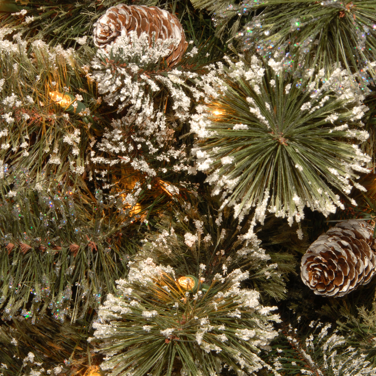 Kalk 24" Pre-Lit Wreath
