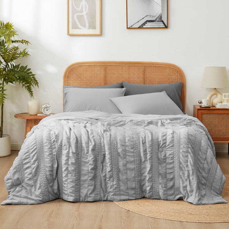 Lightweight Comforter Seersucker Summer Quilt Breathable Summer Blanket Cooling Comforter, Light Gray, Queen Comforter