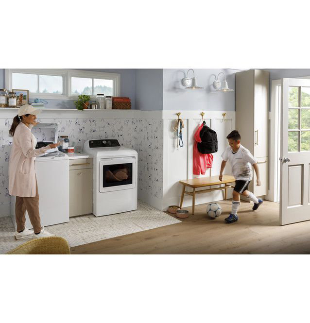 GE Appliances 7.4 Cu. Ft. Natural Gas Dryer Sensor Dry Reversible Door in White