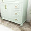Meuble-lavabo vert moderne en MDF de 36 po avec lavabo en céramique, armoire de salle de bain en bois massif avec tiroir rabattable, 3 tiroirs et 2 portes, avec poignées en métal doré