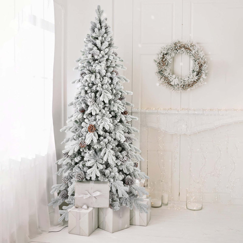 Arbre de Noël floqué à charnières en PE / PVC avec pommes de pin naturelles et support en métal stable, 9'