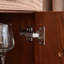 Armoire d'appoint de style Mid-Century 34,5 po, armoire d'appoint en noyer minimaliste, placage en bois massif, entièrement assemblée