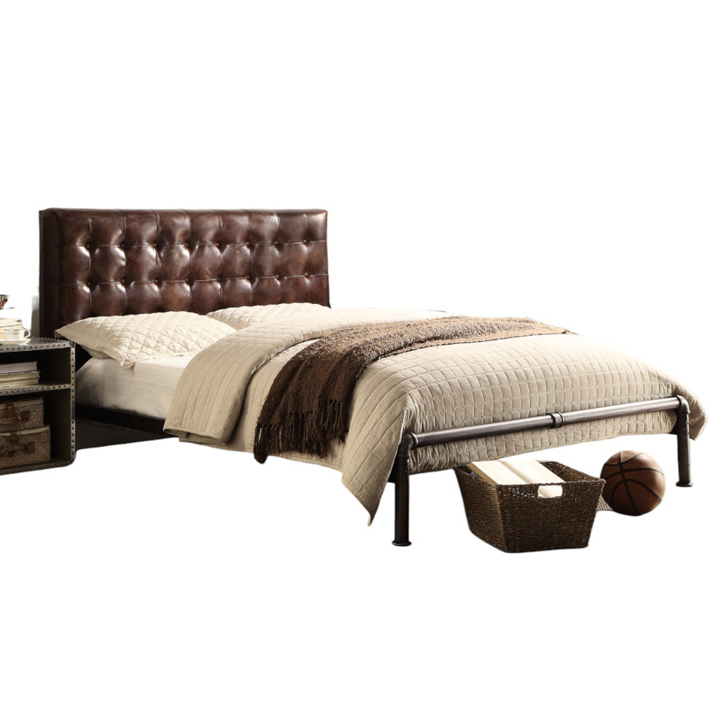 Grand lit en cuir brun - plateforme avec tête de lit à boutons et matelas en mousse de style rétro d'une hauteur de 42 po