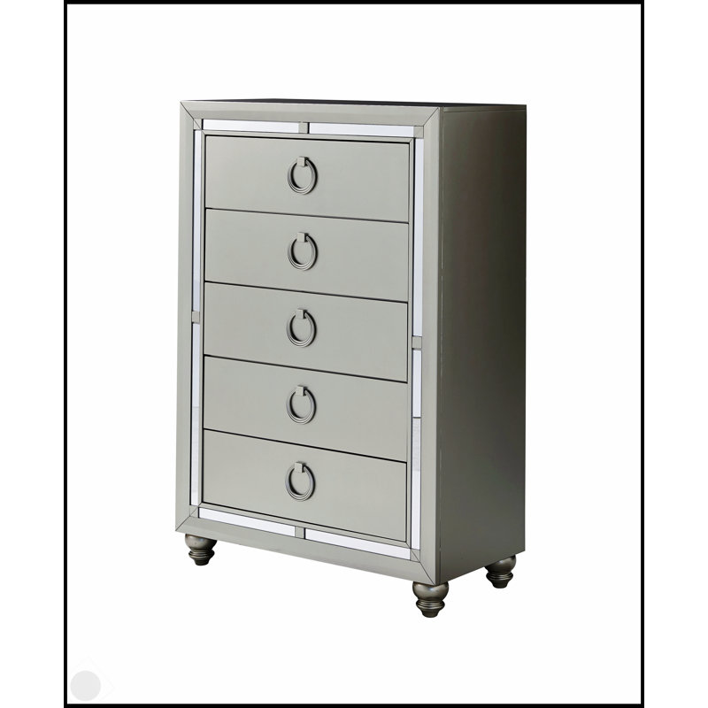 Commode argentée CHLOE GEMSTONE avec des accents de miroir élégants et des tiroirs spacieux pour le rangement organisé