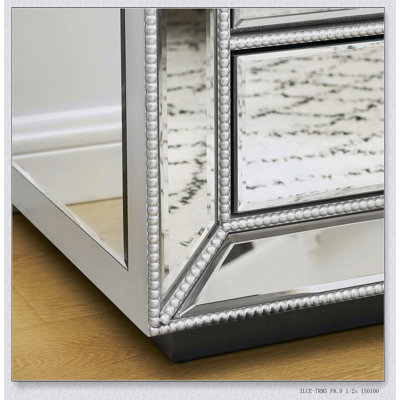 Armoire à trois tiroirs avec finition miroir en perles