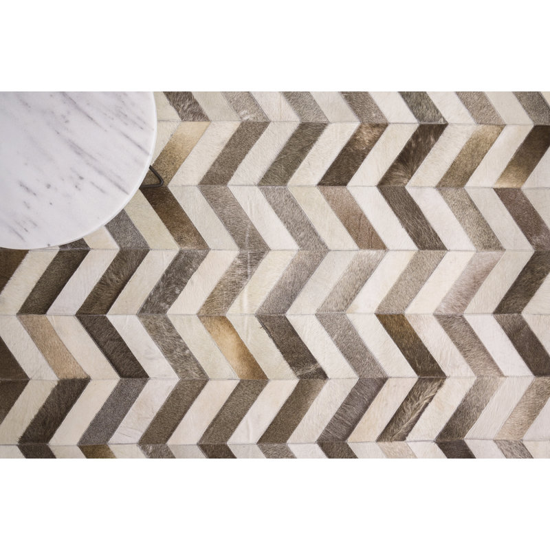 Natural Hide Cowhide Chevron Area Rug, Rectangle 5' x 8'