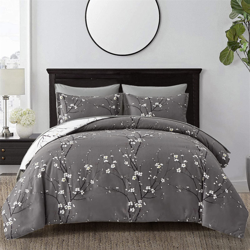 Oswaldo Duvet Cover with Pillow Shams